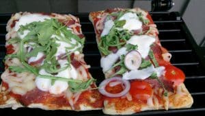 Läs mer om artikeln Lunch en varm dag, pizza på grillen