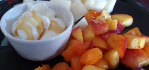 Läs mer om artikeln Stekt frukt med yoghurt