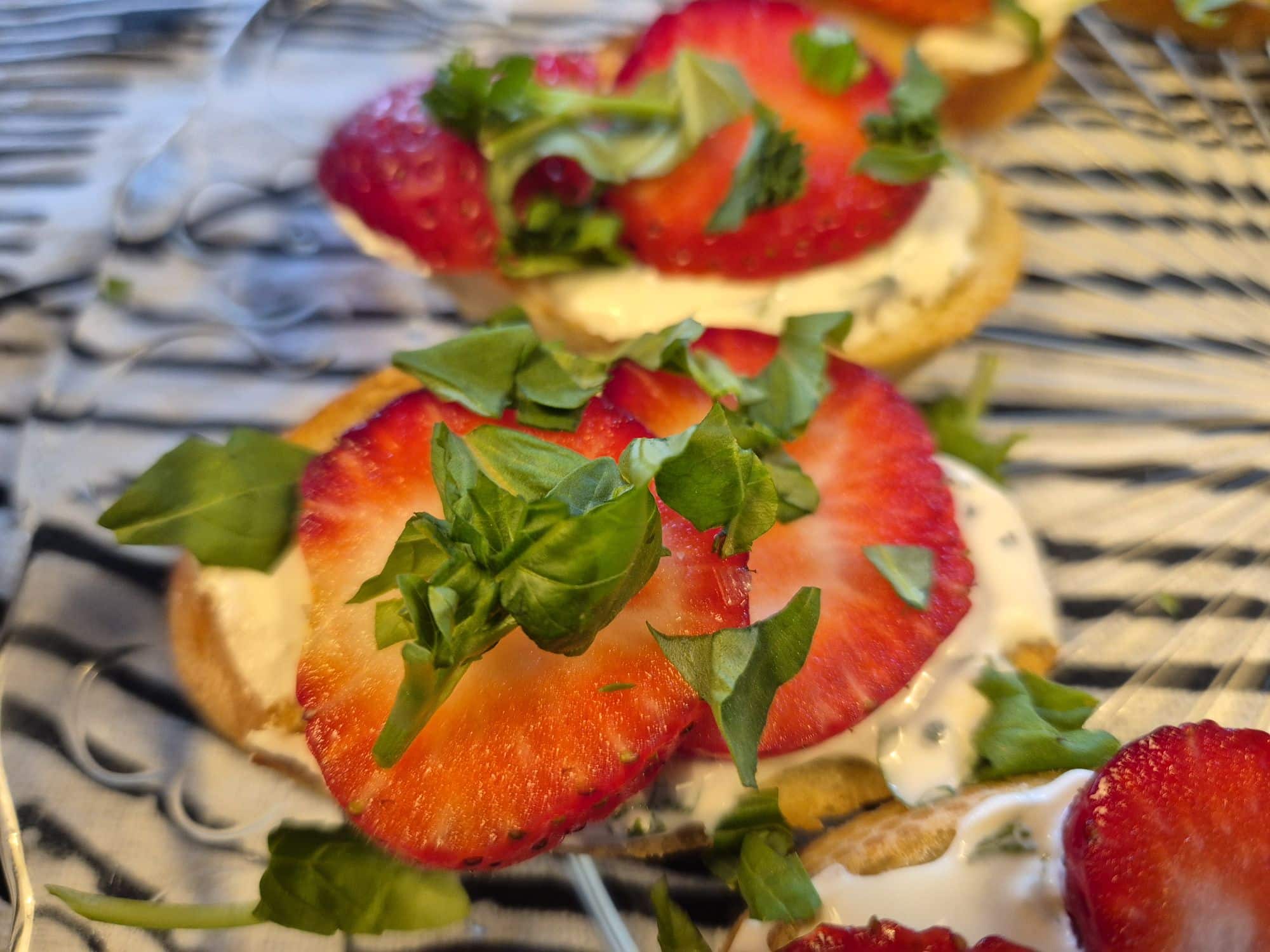 Läs mer om artikeln Bruschetta med jordgubbar